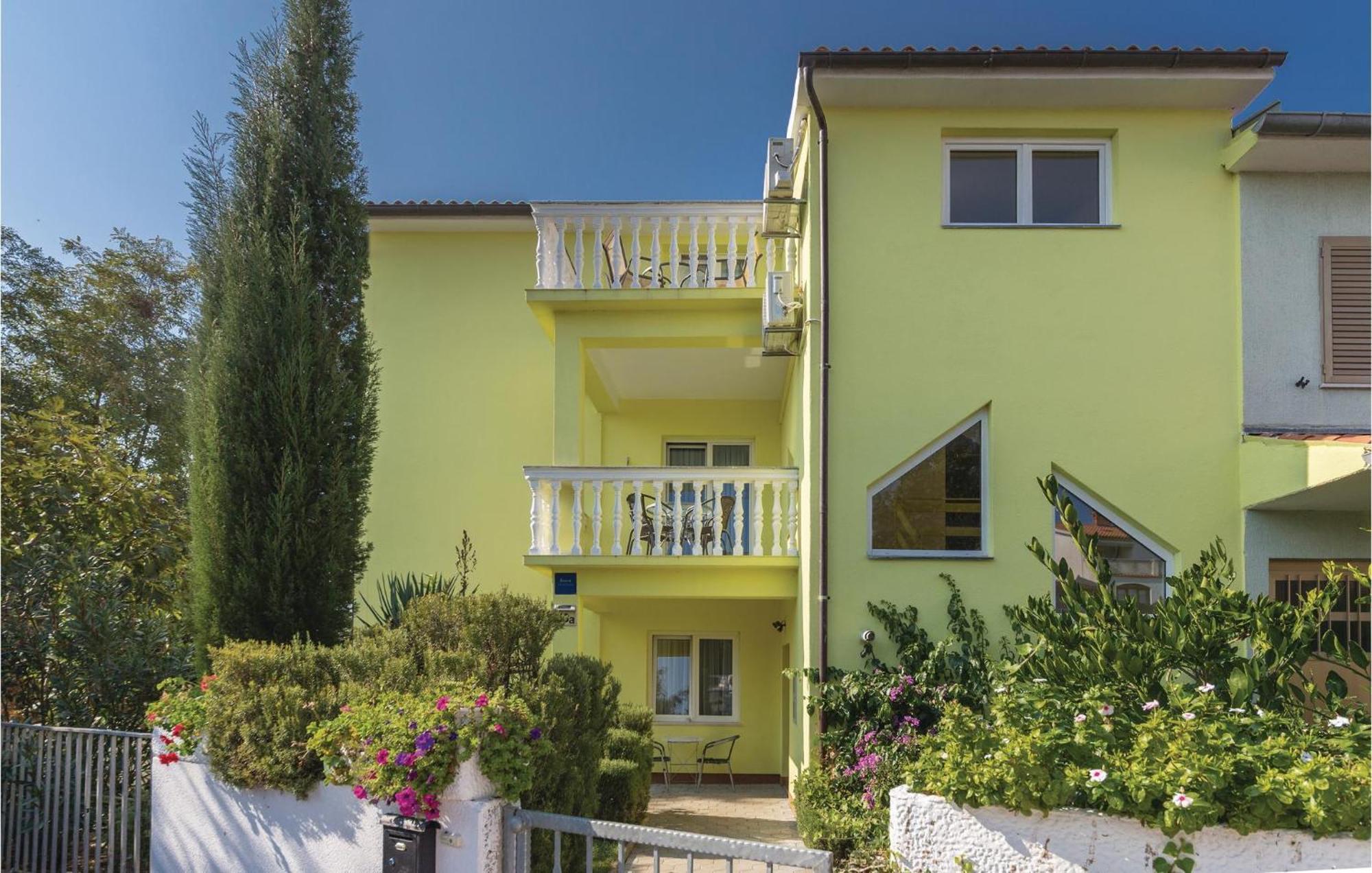 4 Bedroom Beautiful Apartment In Štinjan Eksteriør bilde